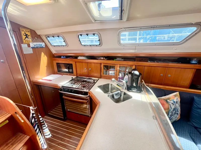 Slide: The Image of 2005 Hunter  41 Aft Cabin - 7839262