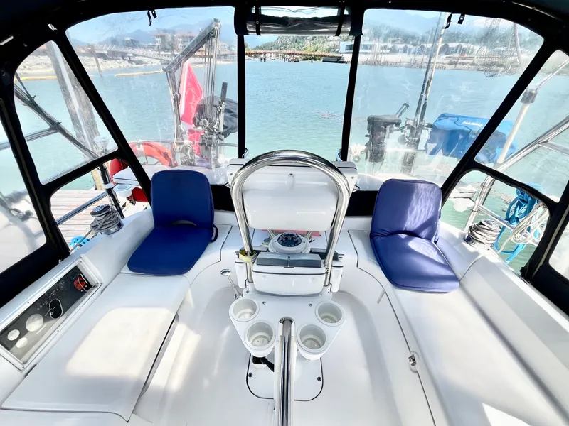 Slide: The Image of 2005 Hunter  41 Aft Cabin - 7839249