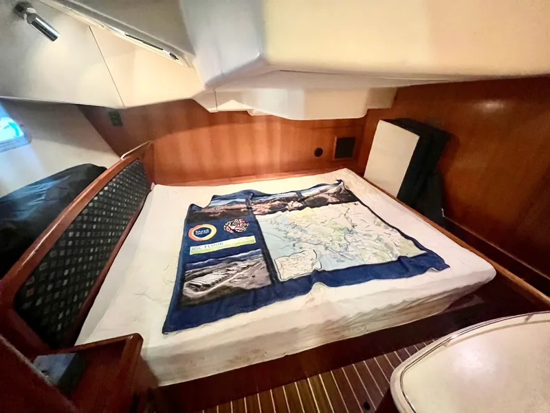 Slide: The Image of 2005 Hunter  41 Aft Cabin - 7839266