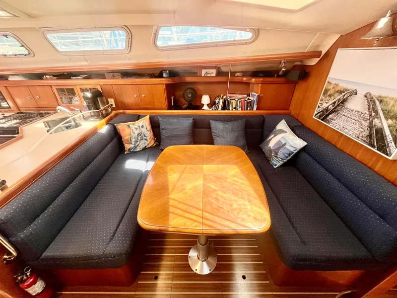 Slide: The Image of 2005 Hunter  41 Aft Cabin - 7839259