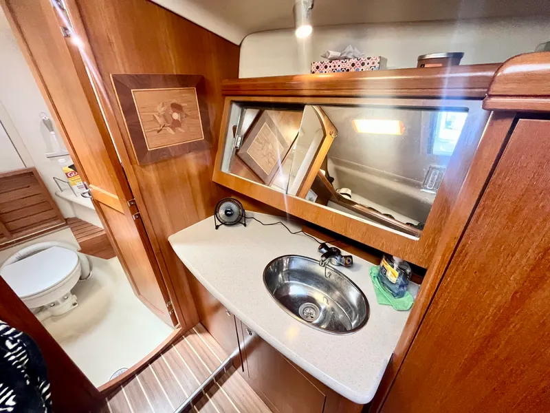 Slide: The Image of 2005 Hunter  41 Aft Cabin - 7839271