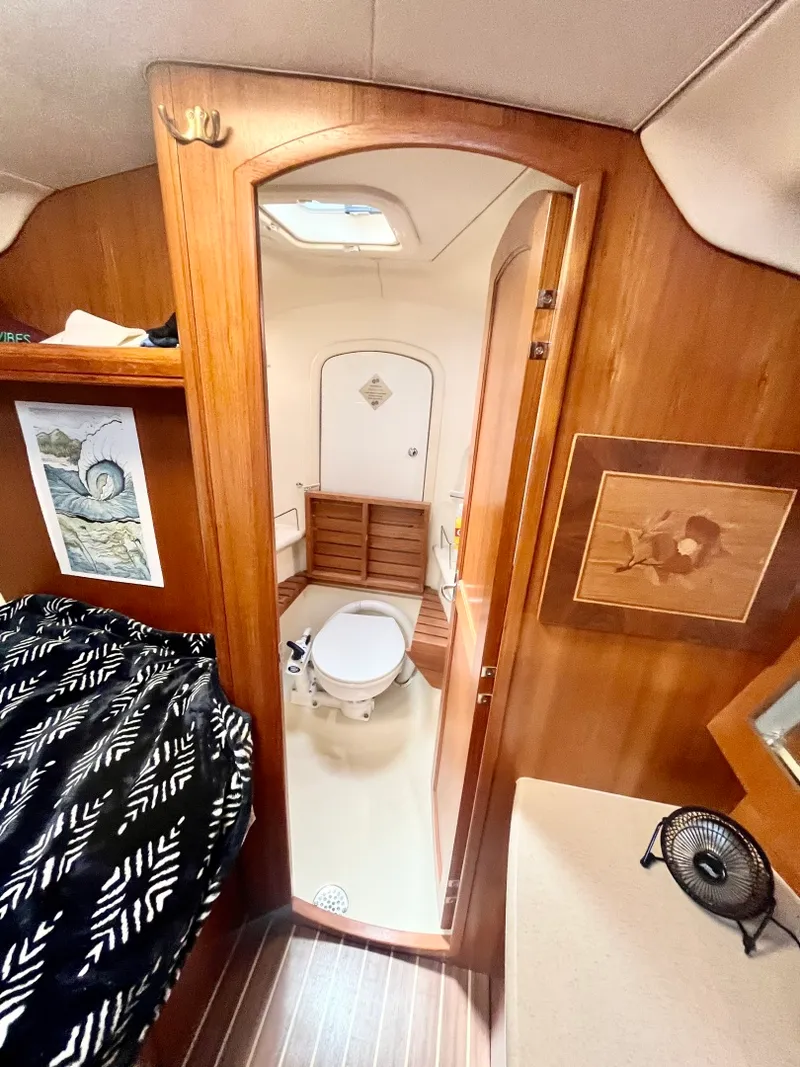 Slide: The Image of 2005 Hunter  41 Aft Cabin - 7839273