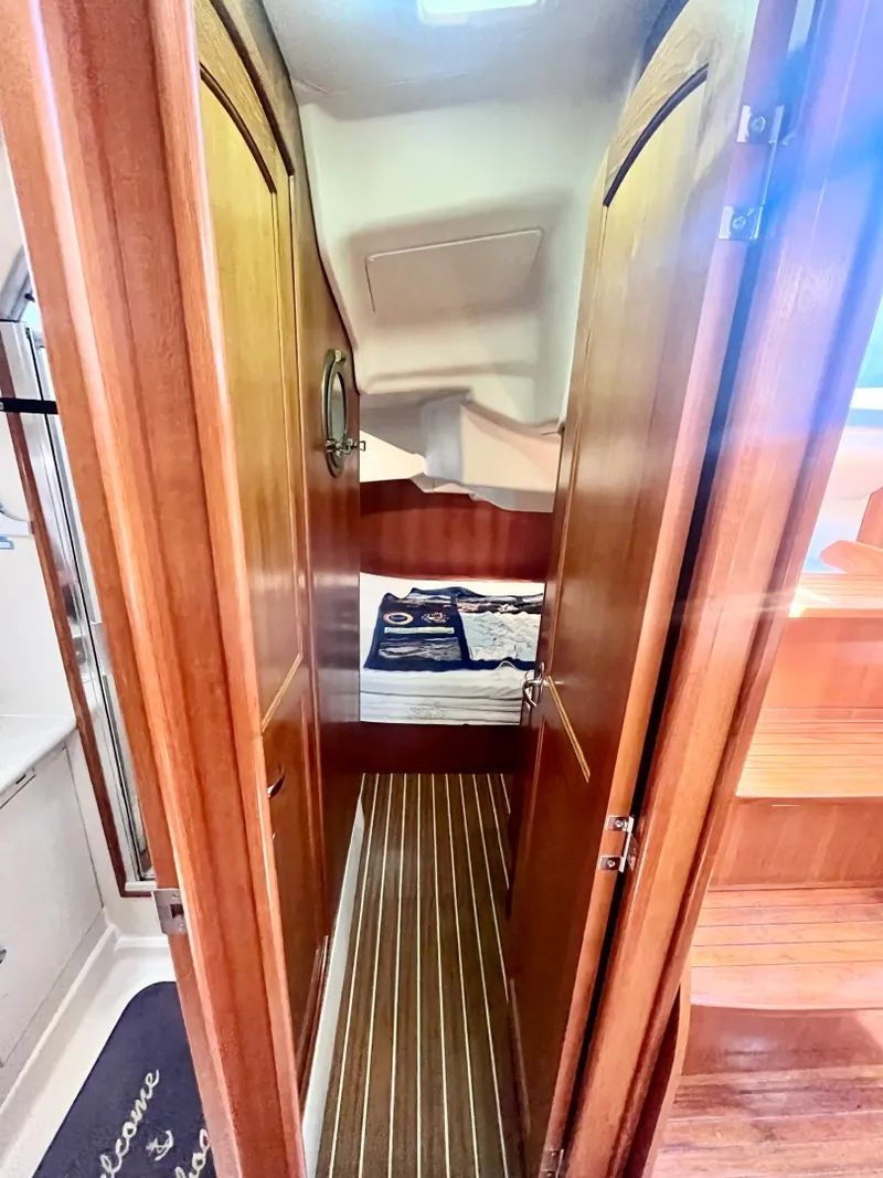 Slide: The Image of 2005 Hunter  41 Aft Cabin - 7839263