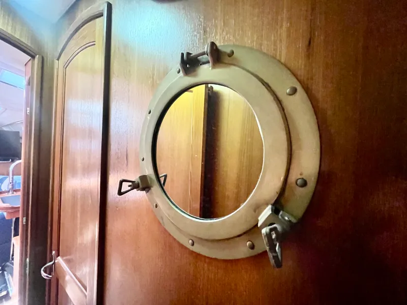 Slide: The Image of 2005 Hunter  41 Aft Cabin - 7839268