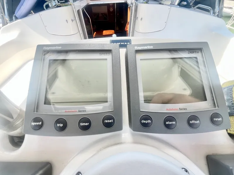 Slide: The Image of 2005 Hunter  41 Aft Cabin - 7839238