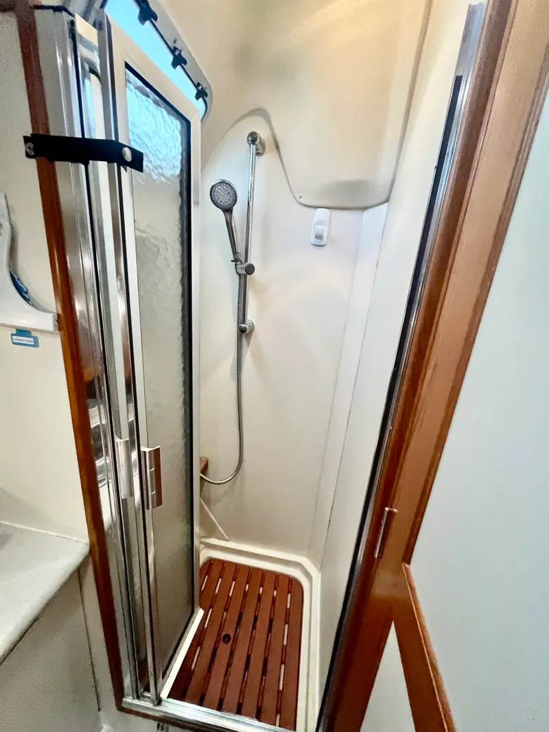 Slide: The Image of 2005 Hunter  41 Aft Cabin - 7839265