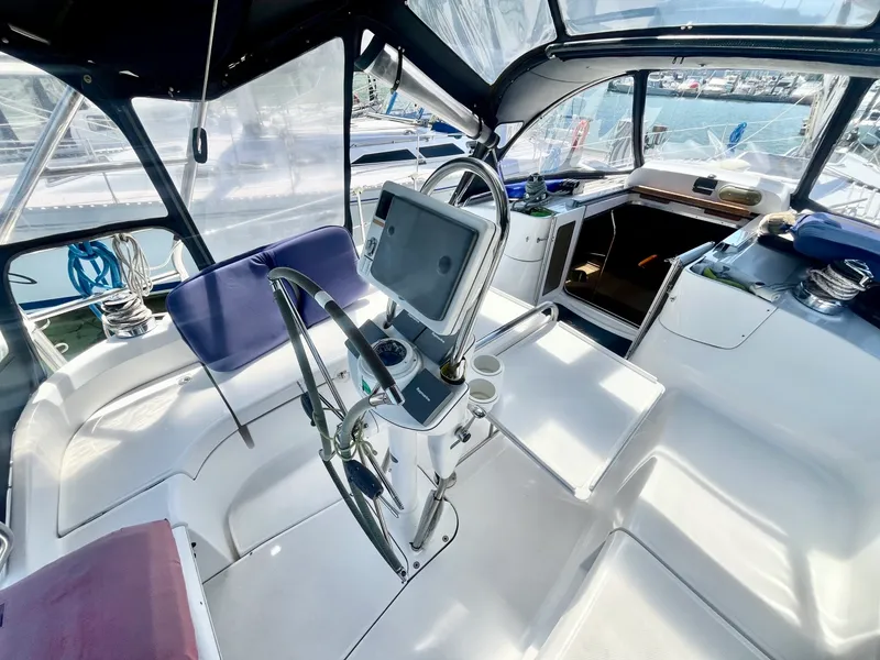 Slide: The Image of 2005 Hunter  41 Aft Cabin - 7839248