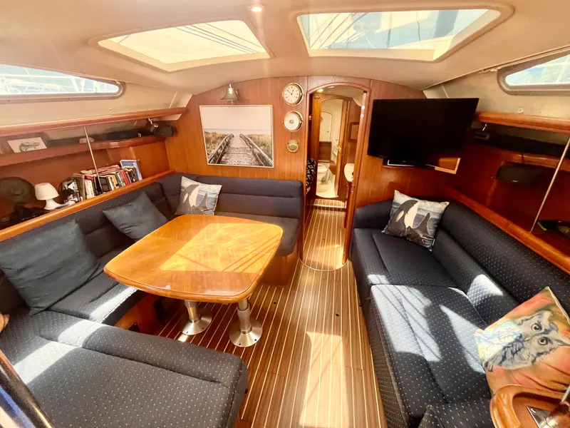 Slide: The Image of 2005 Hunter  41 Aft Cabin - 7839254