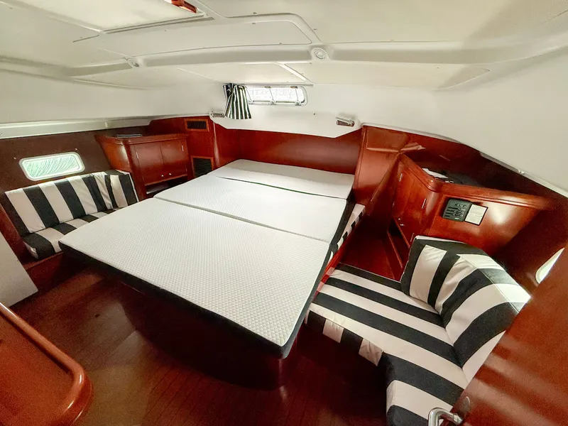 Slide: The Image of 2005 Beneteau Oceanis Clipper 423 - 7839367
