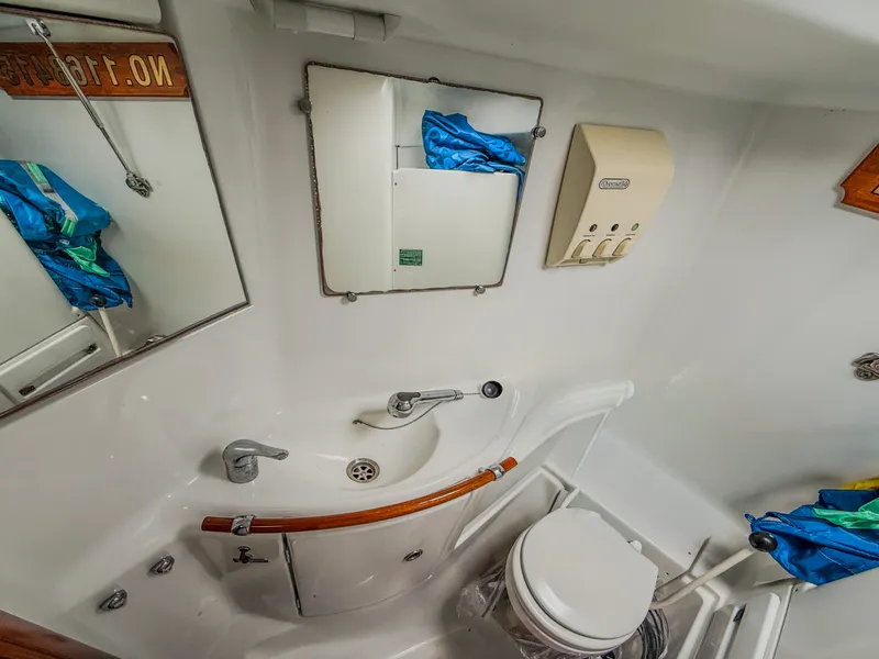 Slide: The Image of 2005 Beneteau Oceanis Clipper 423 - 7839377