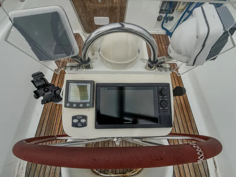 Slide: The Image of 2005 Beneteau Oceanis Clipper 423 - 7839346