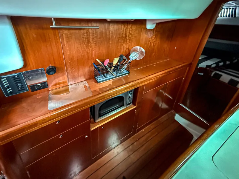 Slide: The Image of 2005 Beneteau Oceanis Clipper 423 - 7839364