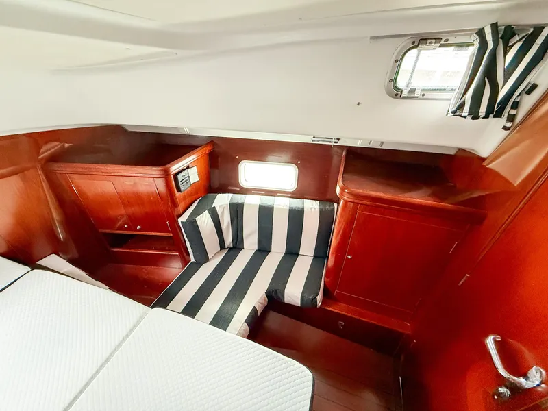 Slide: The Image of 2005 Beneteau Oceanis Clipper 423 - 7839368