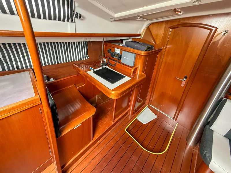Slide: The Image of 2005 Beneteau Oceanis Clipper 423 - 7839356
