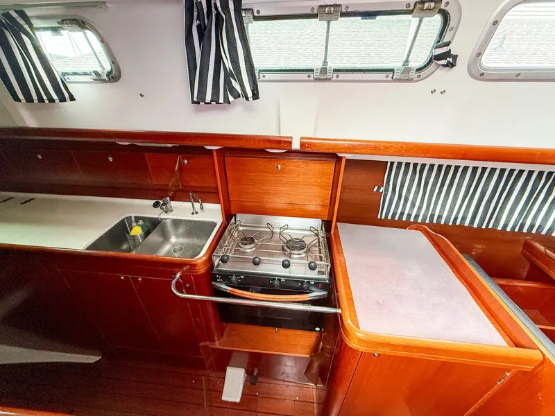 Slide: The Image of 2005 Beneteau Oceanis Clipper 423 - 7839360