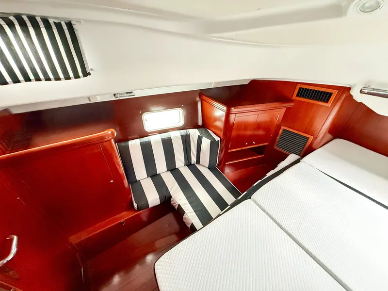 Slide: The Image of 2005 Beneteau Oceanis Clipper 423 - 7839369