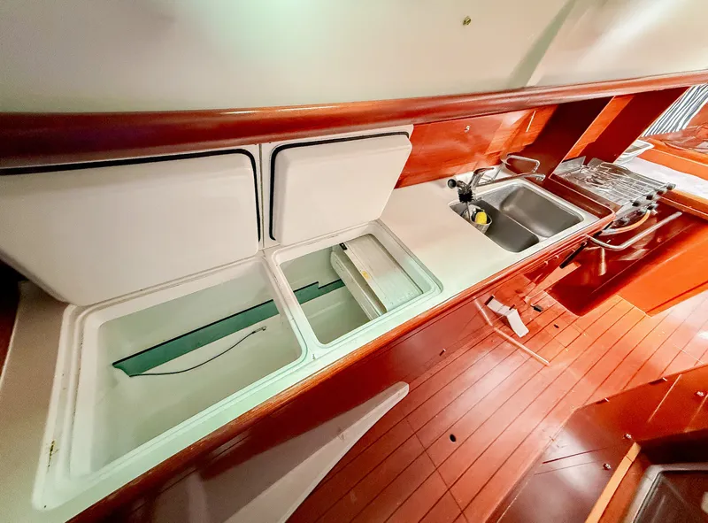 Slide: The Image of 2005 Beneteau Oceanis Clipper 423 - 7839363