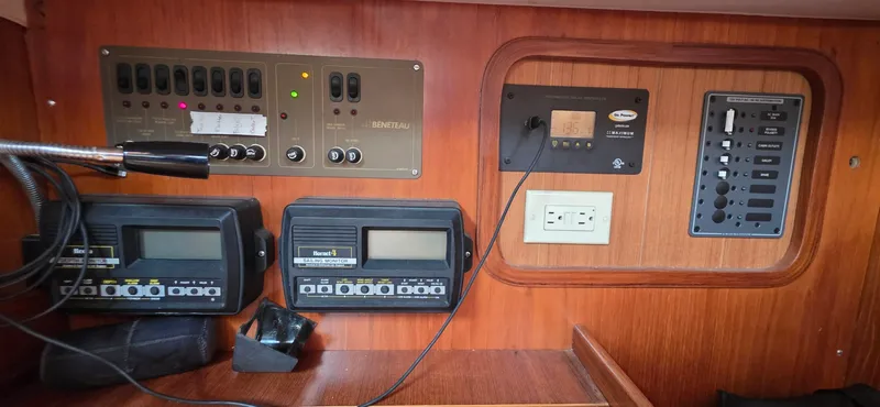 Slide: The Image of 1985 Beneteau First 305 - 7839513