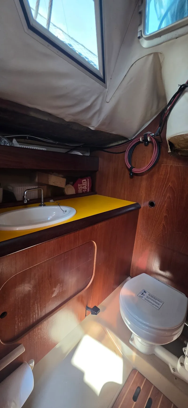 Slide: The Image of 1985 Beneteau First 305 - 7839518