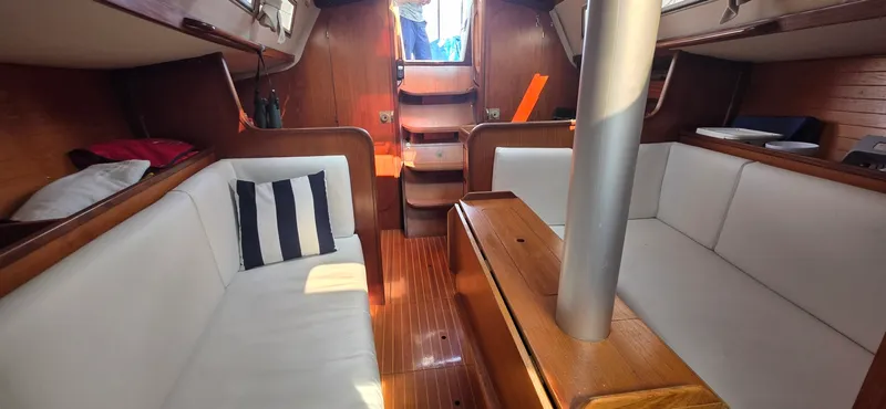 Slide: The Image of 1985 Beneteau First 305 - 7839515