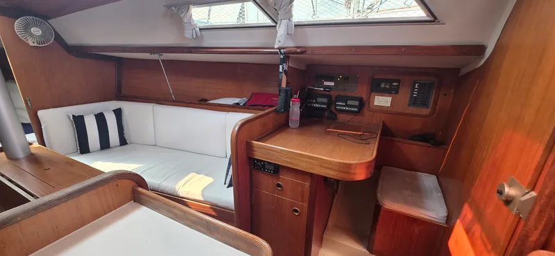 Slide: The Image of 1985 Beneteau First 305 - 7839512