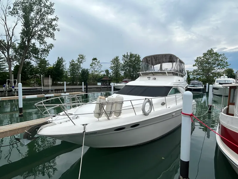 Slide: The Image of 1999 Sea Ray 400 Sedan bridge - 7839526