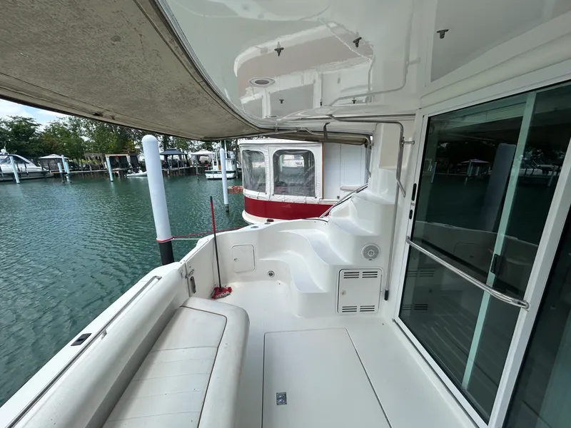 Slide: The Image of 1999 Sea Ray 400 Sedan bridge - 7839528