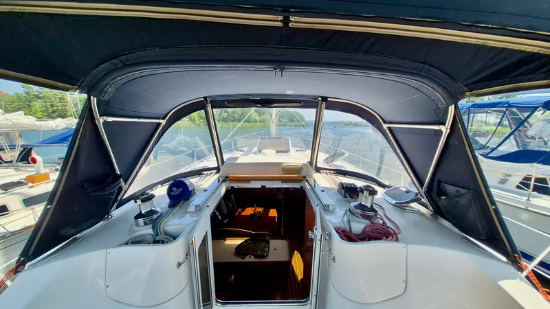 Slide: The Image of 2006 Hunter 410 Deck Salon - 7839589