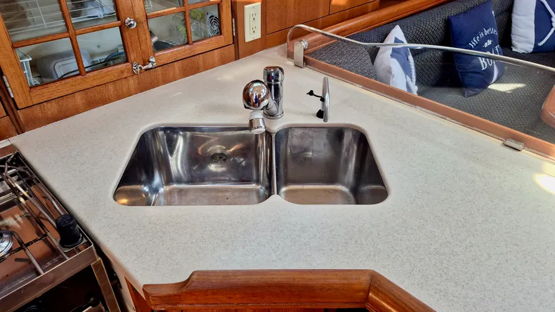 Slide: The Image of 2006 Hunter 410 Deck Salon - 7839604