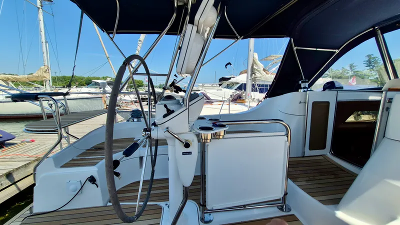 Slide: The Image of 2006 Hunter 410 Deck Salon - 7839586