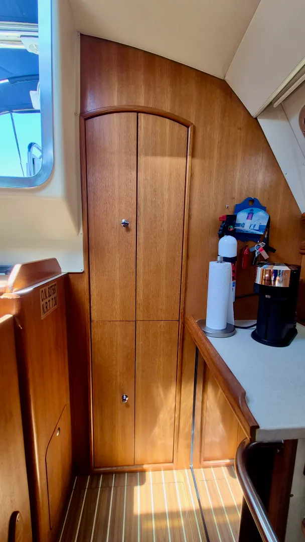 Slide: The Image of 2006 Hunter 410 Deck Salon - 7839607