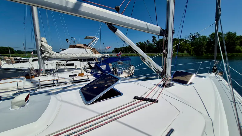 Slide: The Image of 2006 Hunter 410 Deck Salon - 7839577