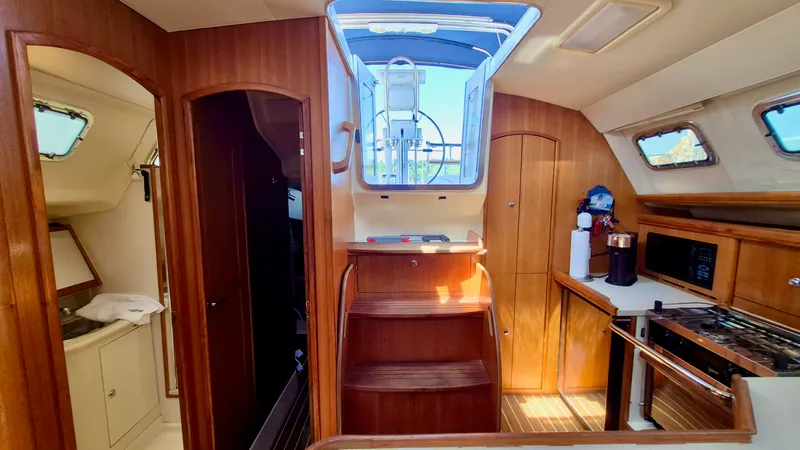 Slide: The Image of 2006 Hunter 410 Deck Salon - 7839628