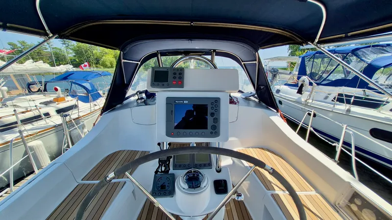 Slide: The Image of 2006 Hunter 410 Deck Salon - 7839588