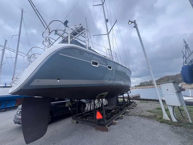 Slide: The Image of 2006 Hunter 410 Deck Salon - 7839638