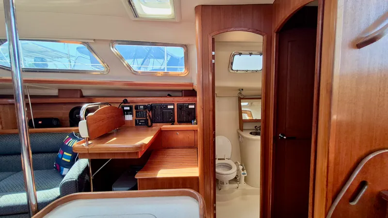 Slide: The Image of 2006 Hunter 410 Deck Salon - 7839609