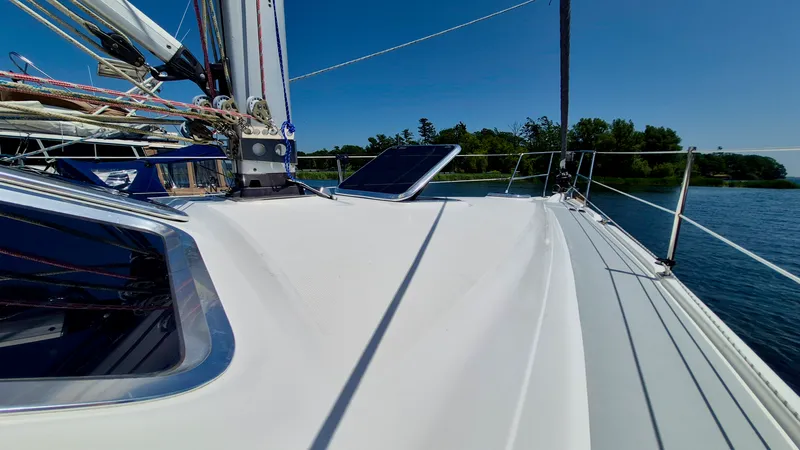 Slide: The Image of 2006 Hunter 410 Deck Salon - 7839578