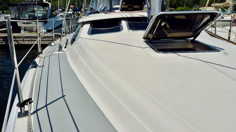 Slide: The Image of 2006 Hunter 410 Deck Salon - 7839582