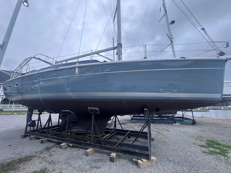 Slide: The Image of 2006 Hunter 410 Deck Salon - 7839639