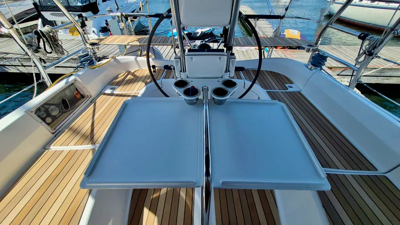 Slide: The Image of 2006 Hunter 410 Deck Salon - 7839596