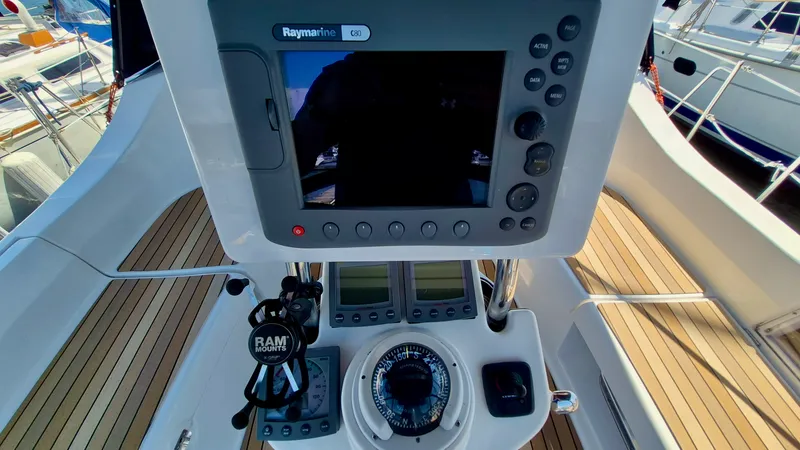 Slide: The Image of 2006 Hunter 410 Deck Salon - 7839600