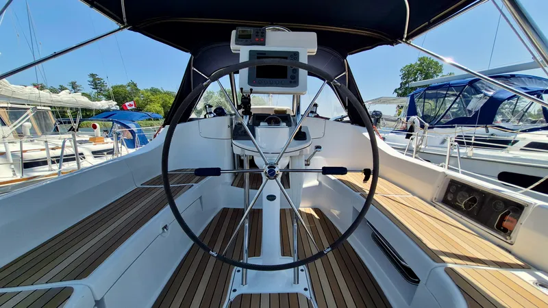 Slide: The Image of 2006 Hunter 410 Deck Salon - 7839587