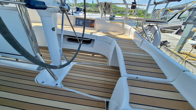 Slide: The Image of 2006 Hunter 410 Deck Salon - 7839597