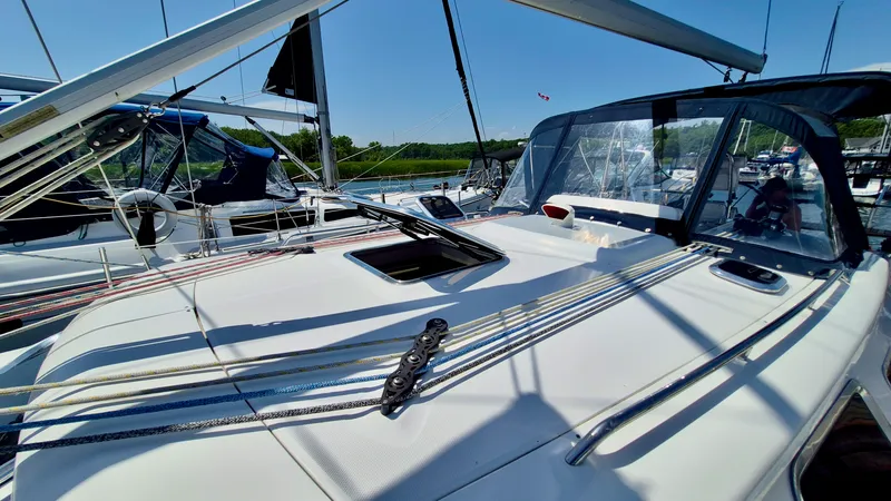 Slide: The Image of 2006 Hunter 410 Deck Salon - 7839583