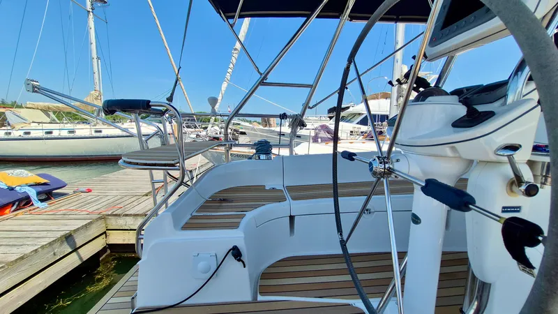 Slide: The Image of 2006 Hunter 410 Deck Salon - 7839590