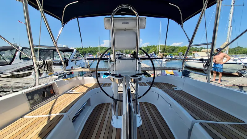 Slide: The Image of 2006 Hunter 410 Deck Salon - 7839585