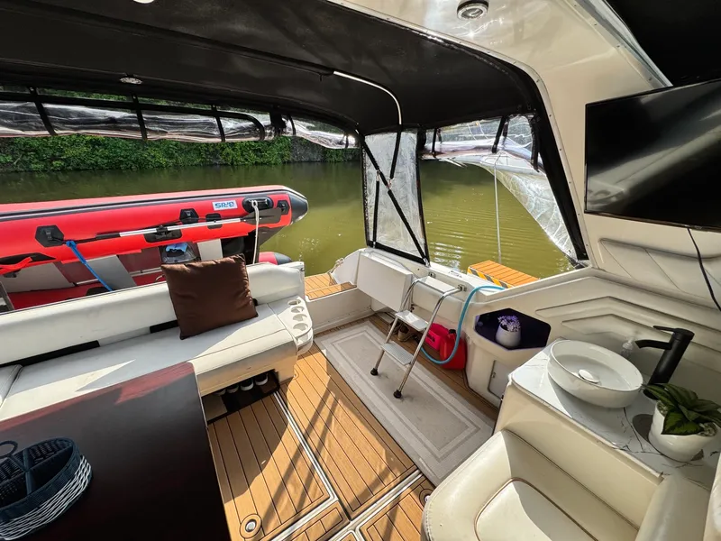 Slide: The Image of 1998 Sea Ray 400 Express - 7839665
