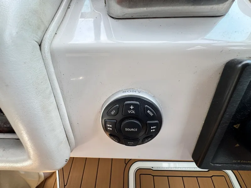Slide: The Image of 1998 Sea Ray 400 Express - 7839705