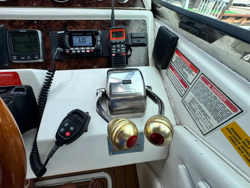 Slide: The Image of 1998 Sea Ray 400 Express - 7839674