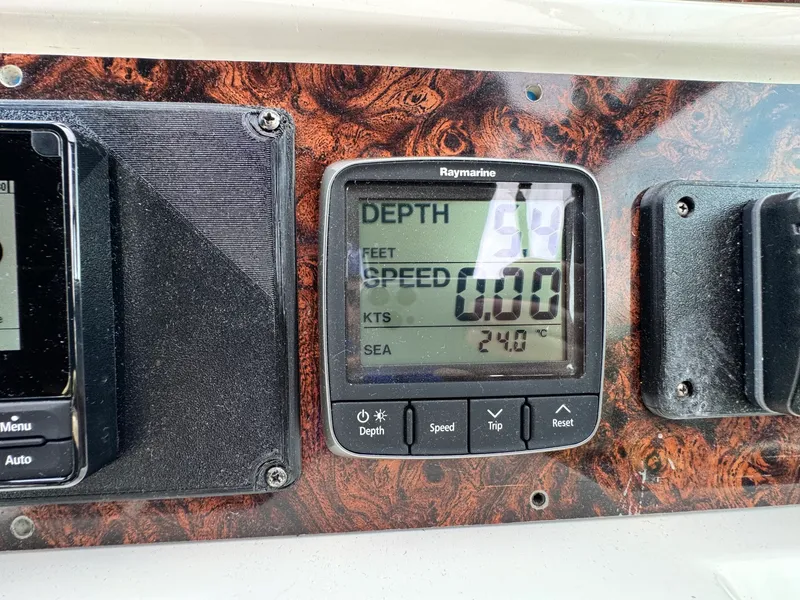 Slide: The Image of 1998 Sea Ray 400 Express - 7839672